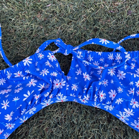 Xhilaration Blue Floral Bikini Top - Picture 3 of 5